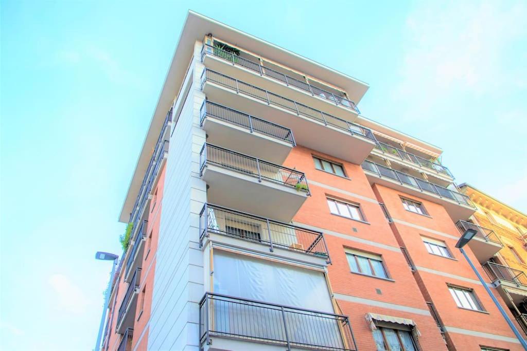 Casa Spezia - Metro Vicina, Wi-Fi Rapido & Netflix Apartment Turin Ngoại thất bức ảnh